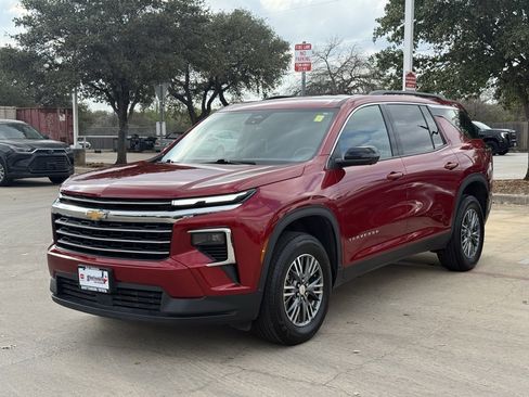 Used 2024 Chevrolet Traverse LT w/ LPO, Floor Liner Package image 1