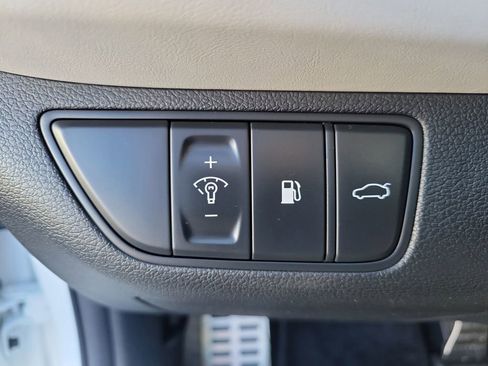 Used 2023 Genesis G70 2.0T w/ Sport Prestige Package image 21