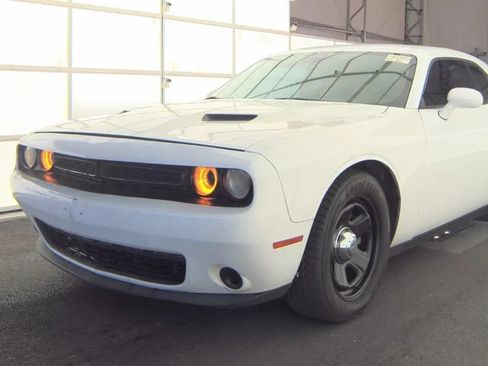 Used 2016 Dodge Challenger SXT RWD image 1
