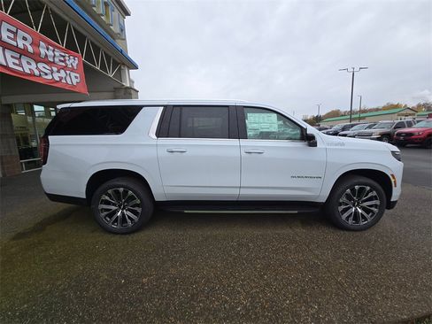 New 2026 Chevrolet Suburban High Country image 2