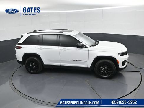 Used 2025 Jeep Grand Cherokee 4WD image 55