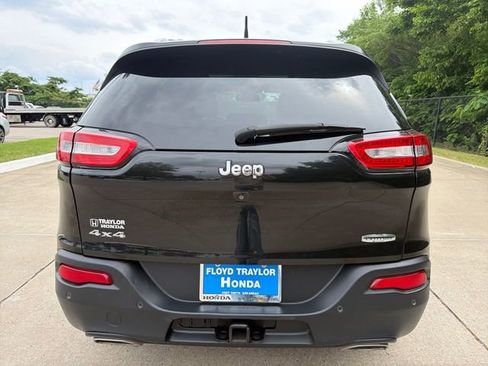 Used 2015 Jeep Cherokee Latitude w/ Comfort/Convenience Group AWD/4WD image 4