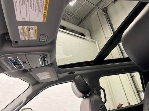 Used 2025 Ford F250 Lariat w/ Lariat Ultimate Package image 18