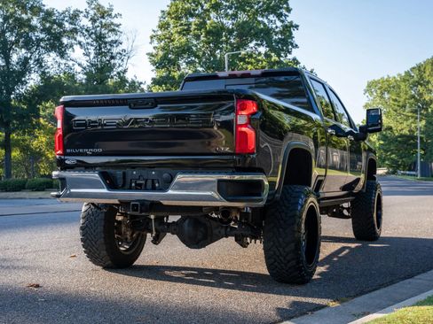 Used 2021 Chevrolet Silverado 2500 LTZ AWD/4WD image 6