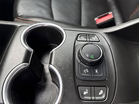 Used 2021 GMC Terrain SLT w/ Elevation Edition image 30