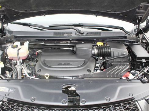 Used 2023 Chrysler Pacifica Touring-L image 44