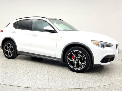 Used 2022 Alfa Romeo Stelvio Ti image 3