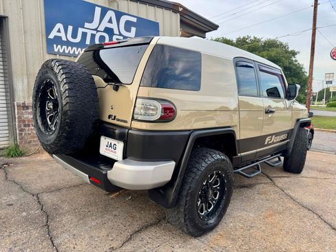 Used 2014 Toyota FJ Cruiser 2WD w/ Upgrade Package image 6