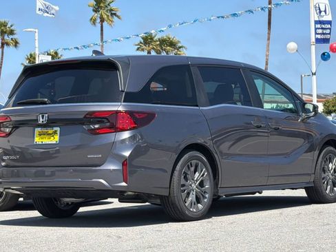 New 2026 Honda Odyssey Touring image 3