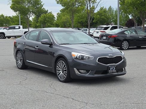 Used 2016 Kia Cadenza Premium w/ Technology Package FWD image 1