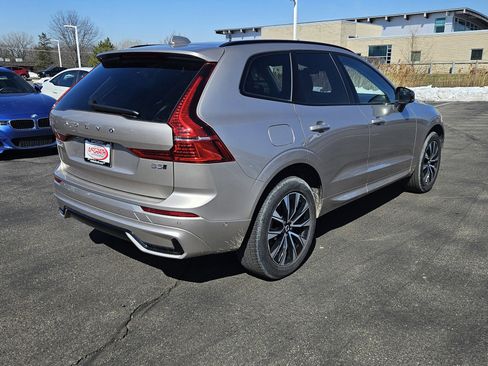 Used 2025 Volvo XC60 B5 Plus image 4