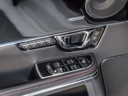 Used 2016 Jaguar XJ image 51