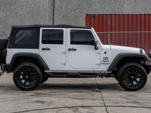 Used 2017 Jeep Wrangler Unlimited Sport w/ Quick Order Package 24S AWD/4WD image 9