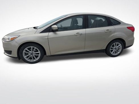 Used 2017 Ford Focus SE image 2