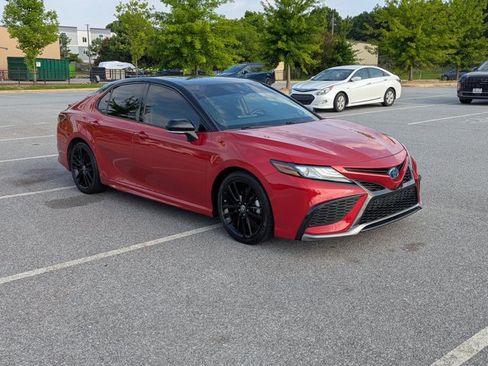 Used 2022 Toyota Camry XSE w/ Navigation Upgrade Package FWD image 3