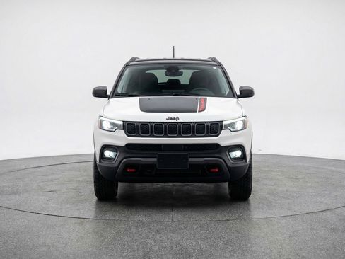 Used 2025 Jeep Compass Trailhawk image 2