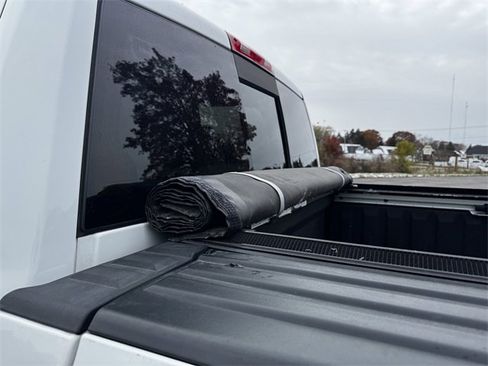 Used 2018 RAM 2500 SLT w/ Luxury Group image 19