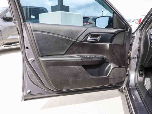 Used 2014 Honda Accord Sport image 21