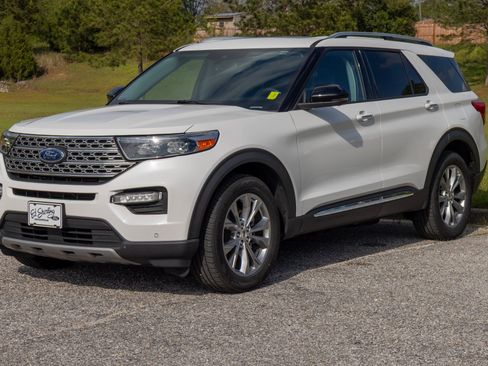 Used 2022 Ford Explorer Limited w/ Equipment Group 301A image 3