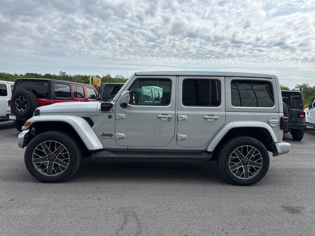 Used 2023 Jeep Wrangler Unlimited Sahara AWD/4WD image 6