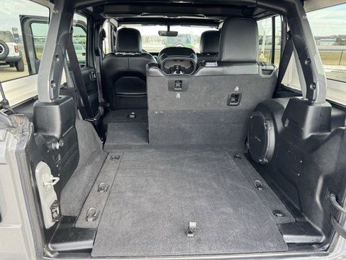 Used 2023 Jeep Wrangler Unlimited Sahara image 32