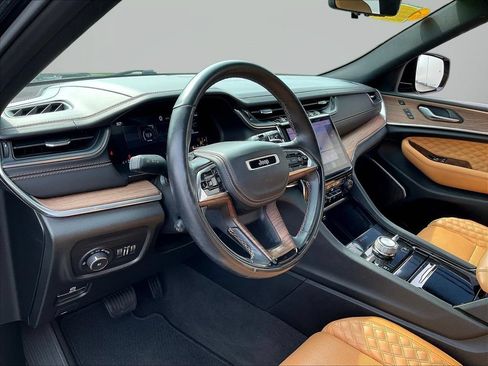 Used 2021 Jeep Grand Cherokee L Summit w/ Advanced Protech Group IV AWD/4WD image 18