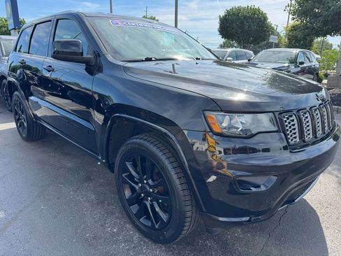 Used 2018 Jeep Grand Cherokee Altitude AWD/4WD image 7
