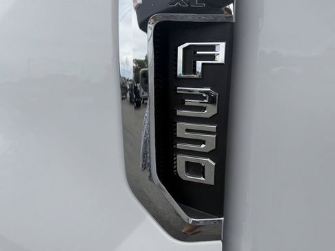 Used 2019 Ford F350 XL w/ Power Equipment Group AWD/4WD image 17