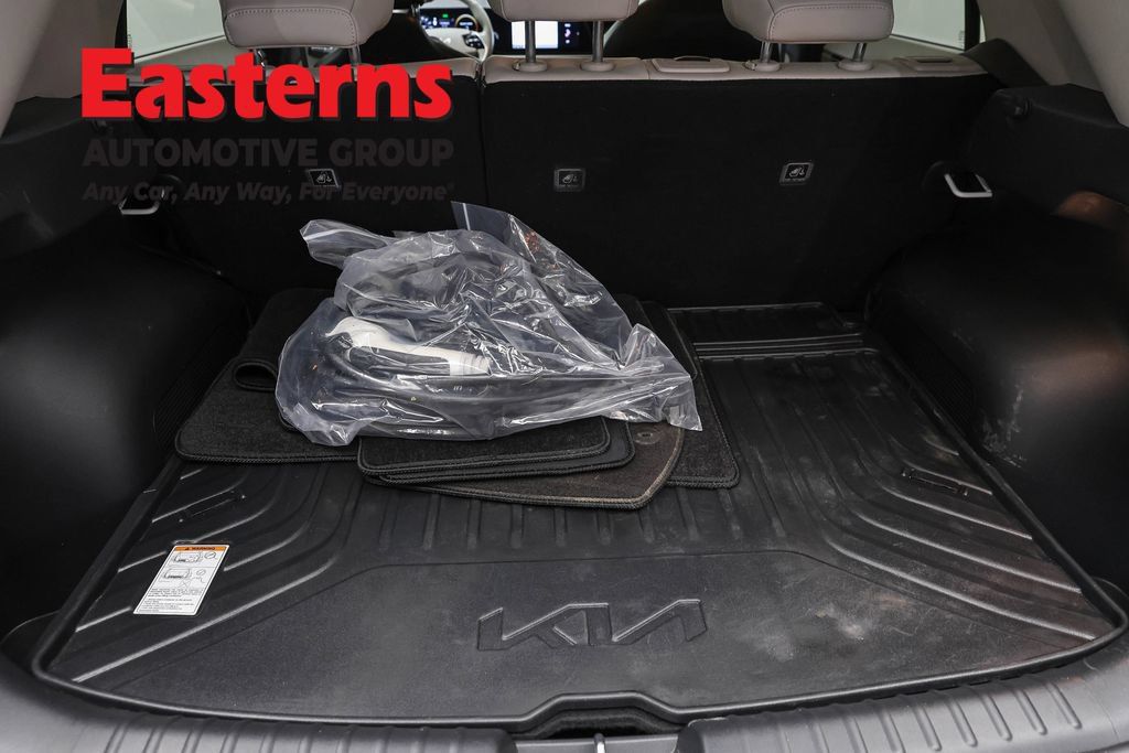 Used 2023 Kia Niro Wind w/ Wind Preserve Package FWD image 9