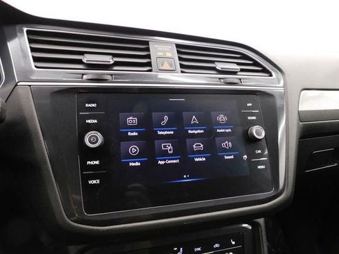 Used 2023 Volkswagen Tiguan SE image 29