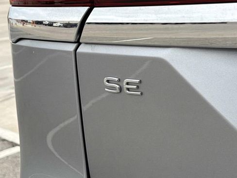 Used 2025 Volkswagen Atlas SE image 5