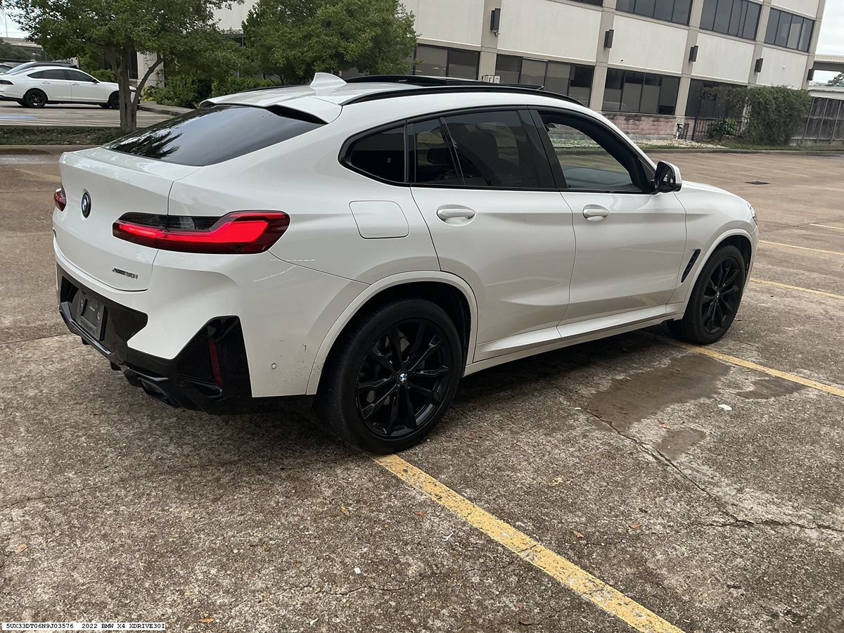 Used 2022 BMW X4 xDrive30i w/ M Sport Package AWD/4WD image 5