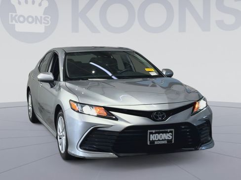 Used 2024 Toyota Camry LE FWD image 4