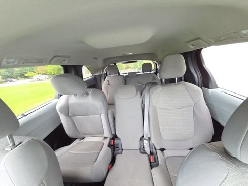 Used 2025 Toyota Sienna LE FWD image 12