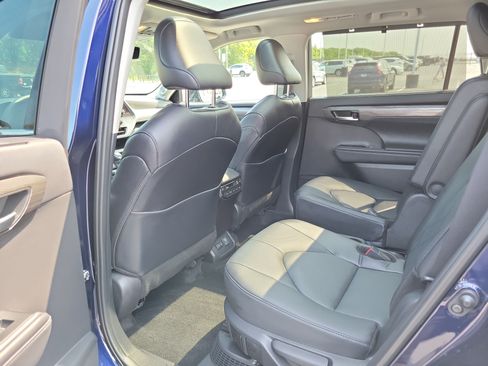 Certified 2025 Toyota Highlander Platinum AWD/4WD image 13