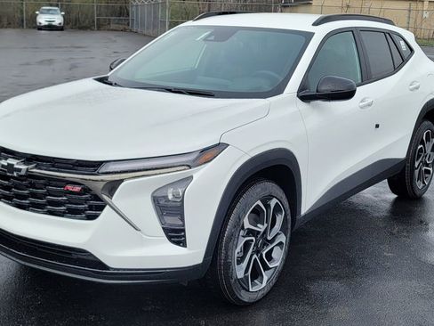 New 2026 Chevrolet Trax RS image 3
