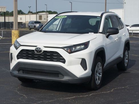 Used 2021 Toyota RAV4 LE FWD image 2