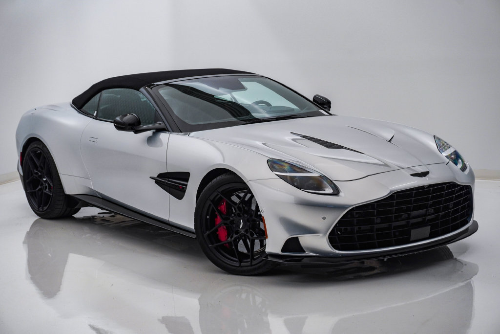 Used 2026 Aston Martin Vanquish Convertible RWD image 7
