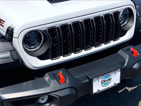 Certified 2024 Jeep Gladiator Mojave w/ Convenience Group AWD/4WD image 29