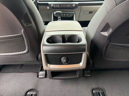 New 2025 Kia Carnival LX FWD image 17