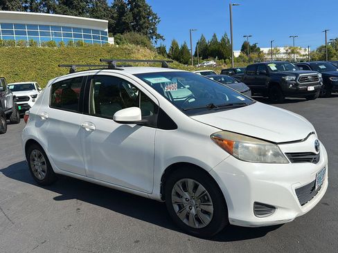Used 2012 Toyota Yaris LE FWD image 4