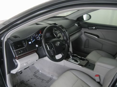 Used 2012 Toyota Camry XLE image 12