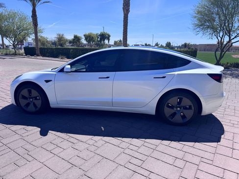 Used 2021 Tesla Model 3 Standard Range Plus image 5