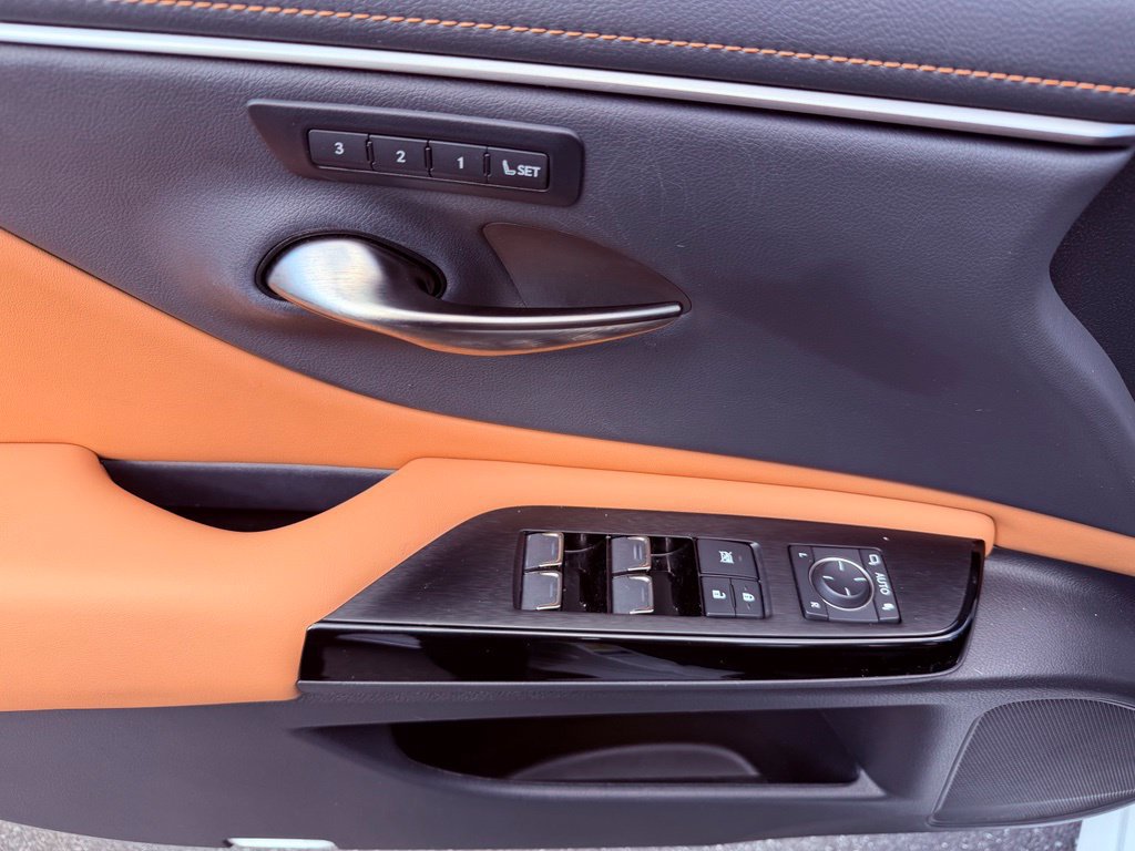 Certified 2024 Lexus ES 350 w/ Premium Package FWD image 17
