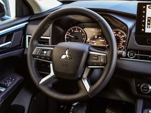 New 2026 Mitsubishi Outlander SE image 25