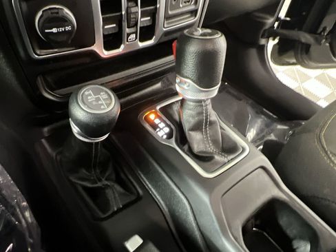 Used 2024 Jeep Wrangler Unlimited w/ Convenience Group image 16