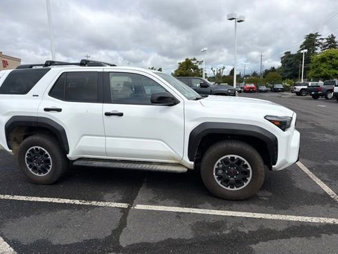 Used 2025 Toyota 4Runner SR5 AWD/4WD image 4