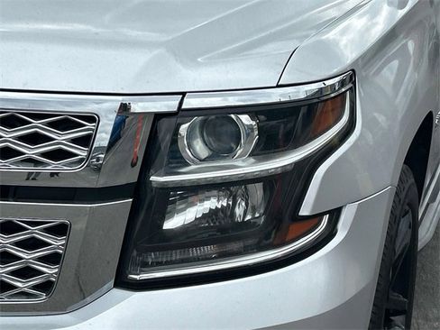 Used 2019 Chevrolet Suburban LT image 9