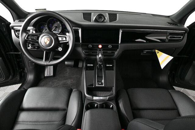 Certified 2026 Porsche Macan AWD/4WD image 19