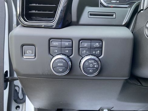 Used 2024 GMC Sierra 1500 AT4 w/ AT4 Preferred Package AWD/4WD image 19